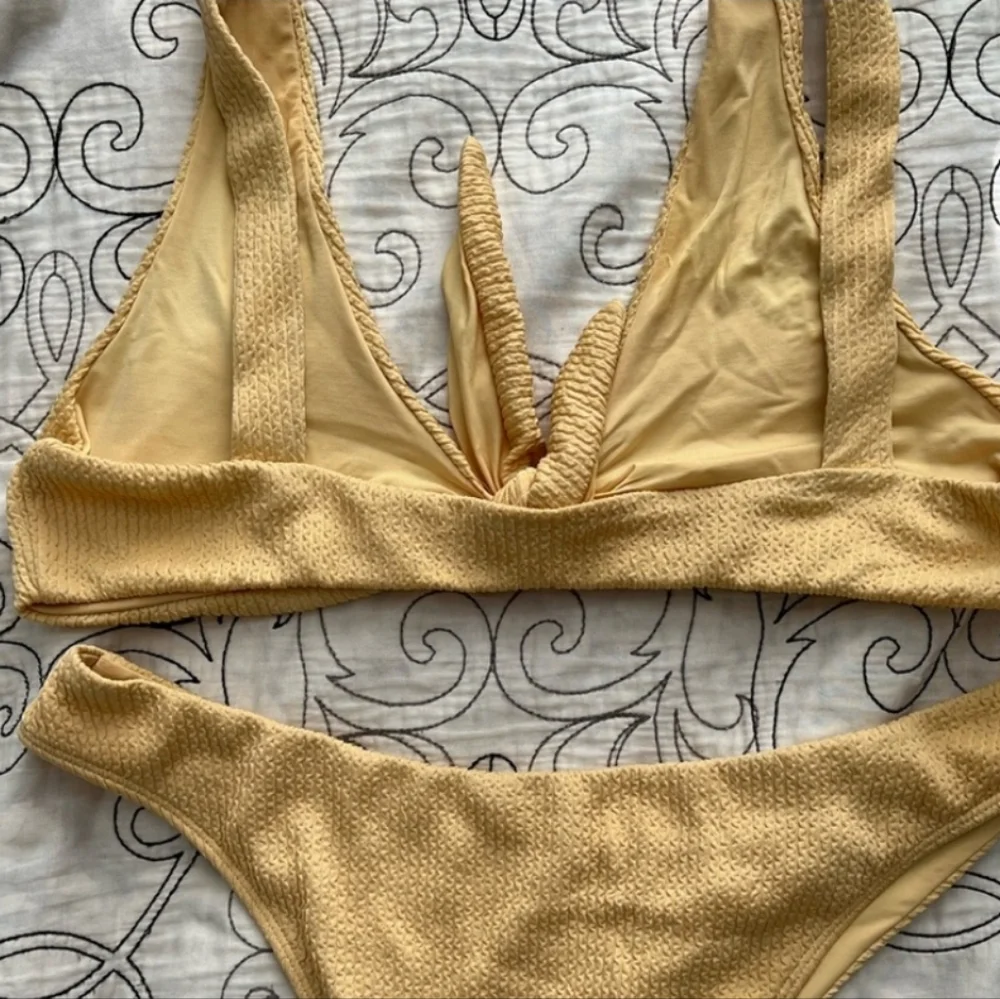 Monday Swimwear Portugal Top sz M butterscotch crinkle